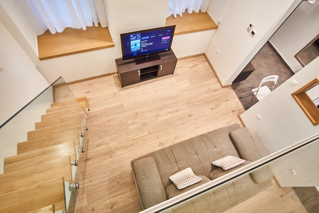 V27 Apartment | Hostaid Boedapest Buitenkant foto