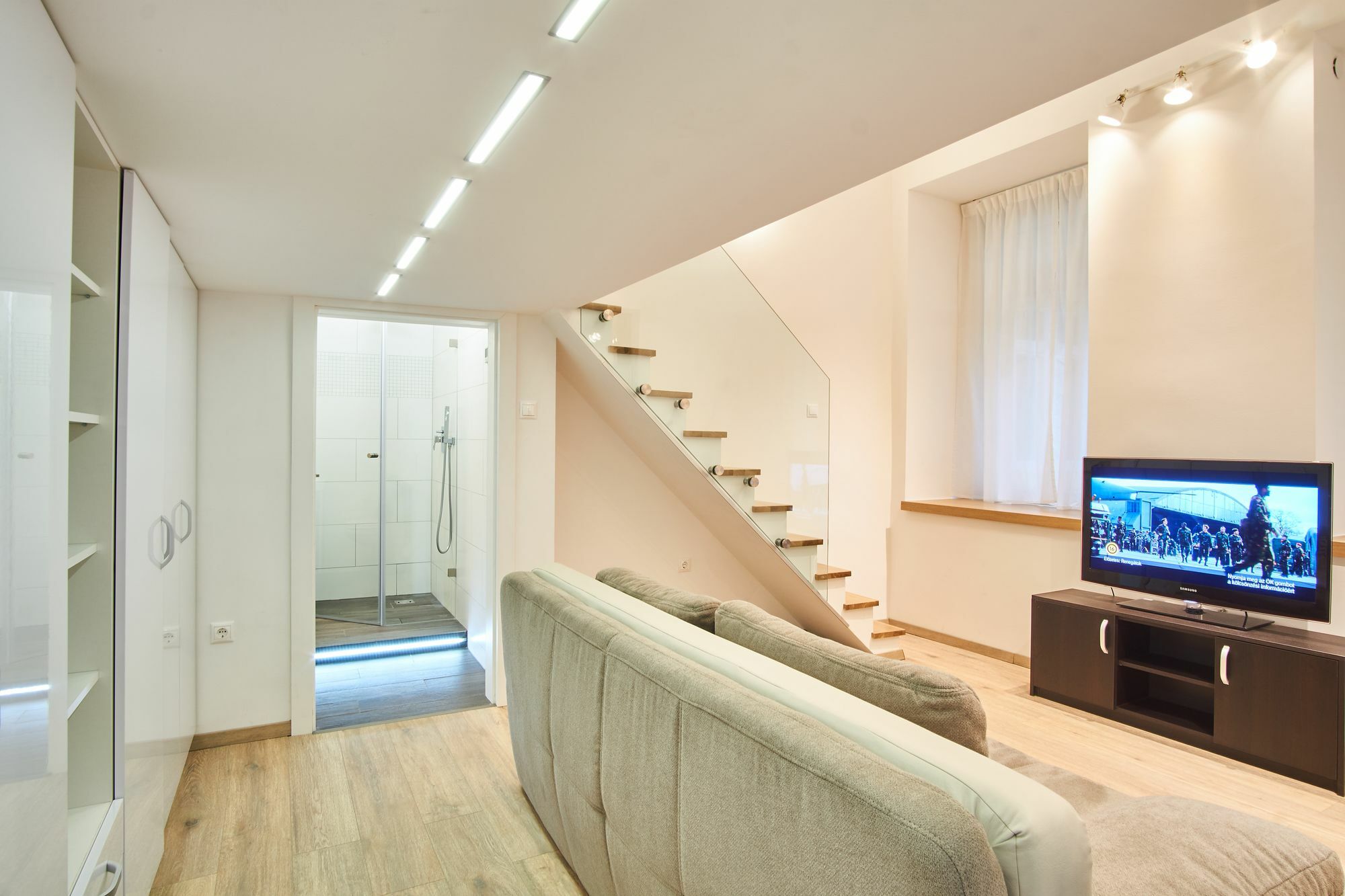 V27 Apartment | Hostaid Boedapest Buitenkant foto